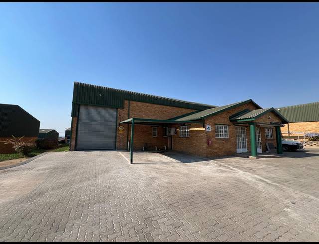 290M² WAREHOUSE TO LET IN MULDERSDRIFT